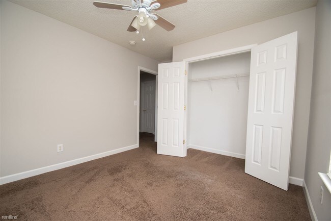 Building Photo - 3 br, 2.5 bath House - 2022 Sunset Village Dr