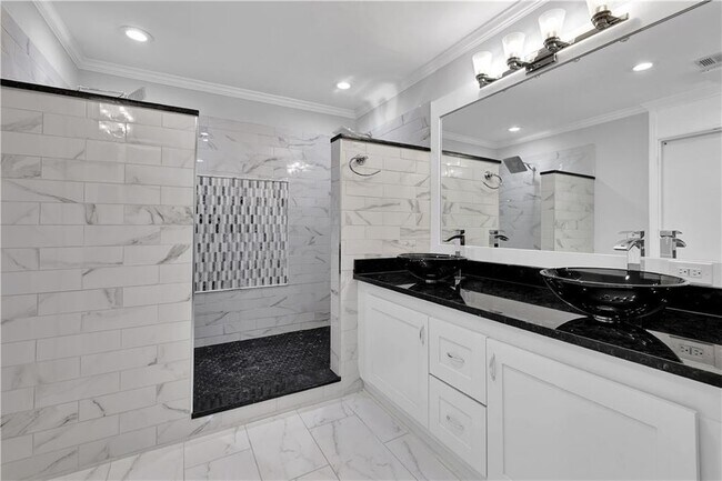 Building Photo - 4825 Chesterfield Ct