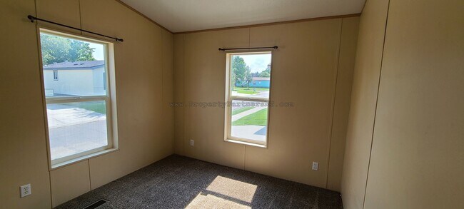 Building Photo - Discover this Recently Upgraded 3 Bed 2 Bath Modular House!