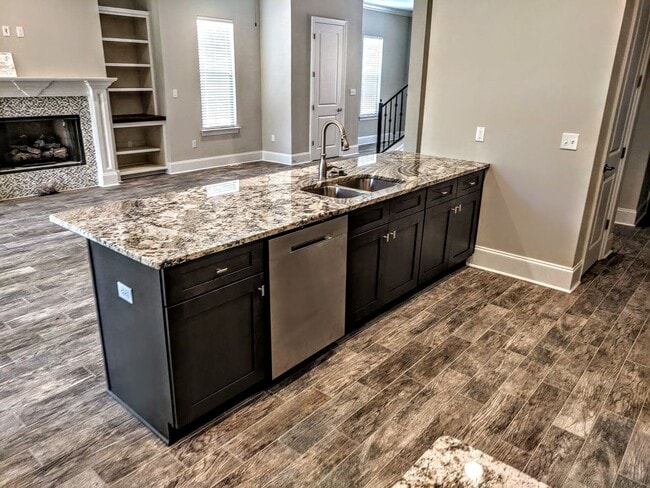 Building Photo - An amazing Townhouse for people who like b...