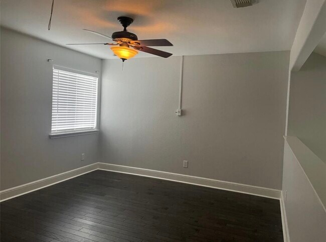 Building Photo - 21615 Falvel Sunset Ct