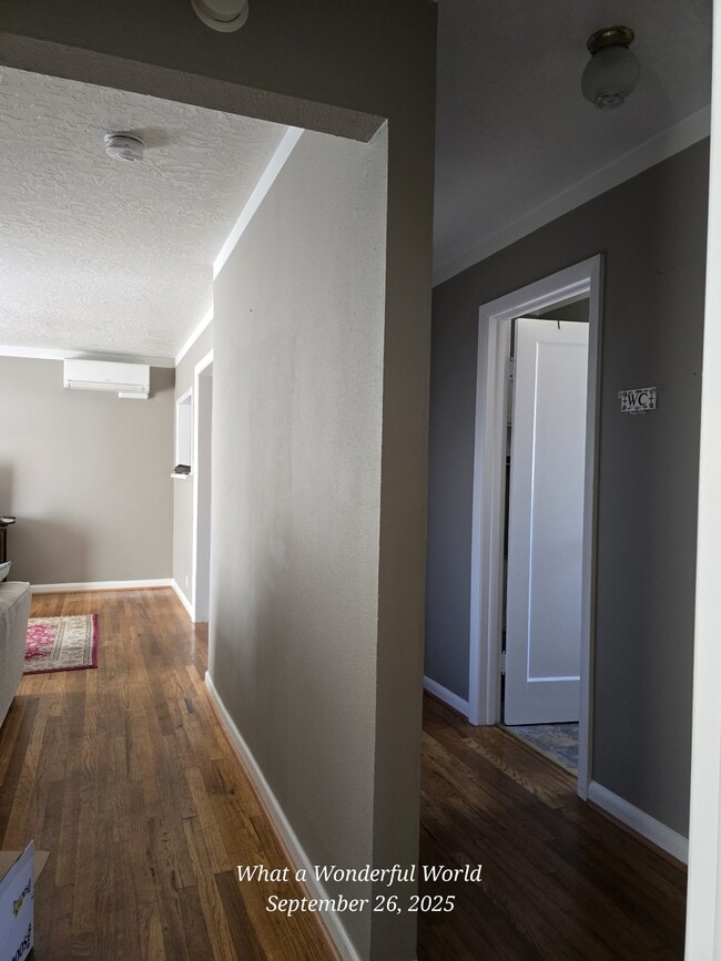 Building Photo - 583 Delmar Dr N
