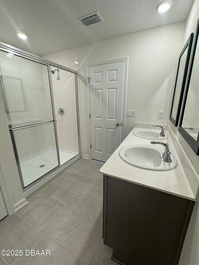 Building Photo - 55 Signet Cir