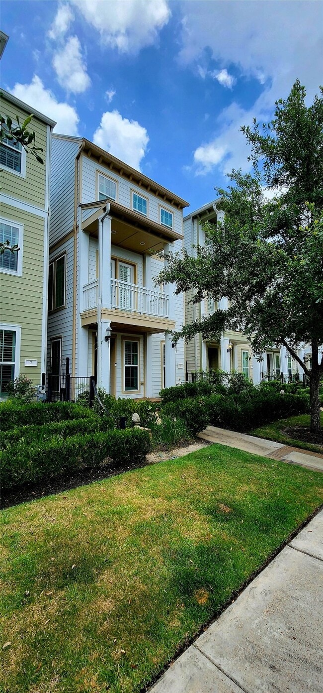 Building Photo - 11 W Rafters Row