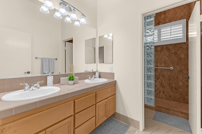 Building Photo - 44397 Mesquite Dr