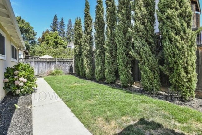 Building Photo - 19248 Pinehaven Pl