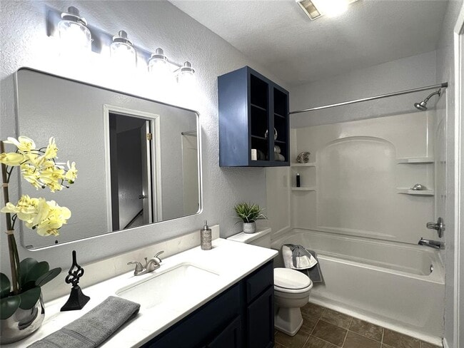 Building Photo - 421 Dauphin Ave