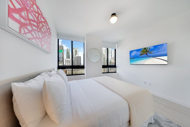 Building Photo - 225 N Miami Ave