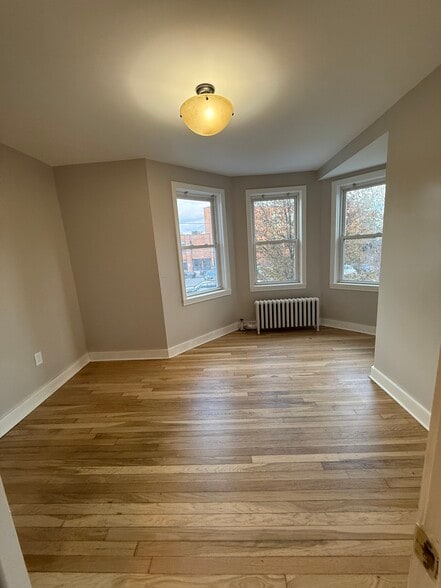 Building Photo - 13 Gladstone St