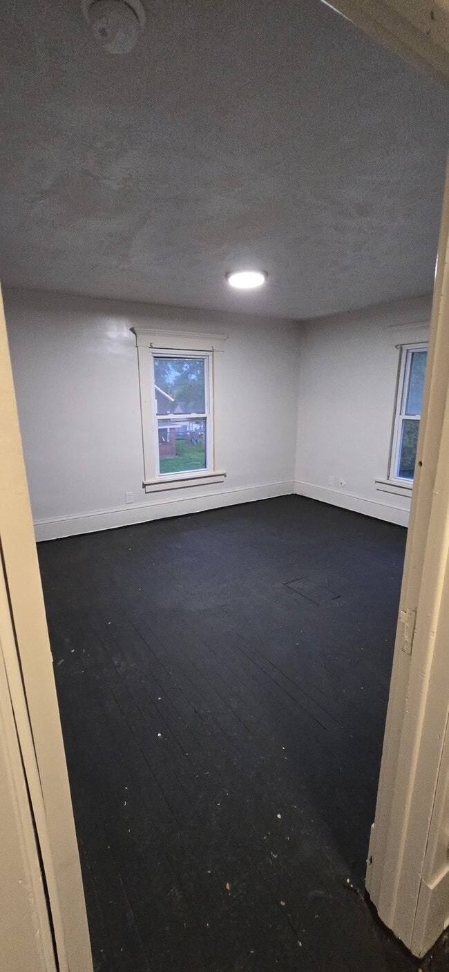 Building Photo - 1437 S Linden Ave