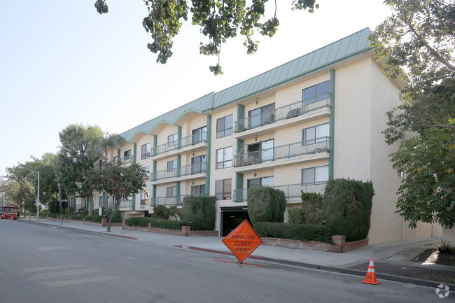 Sweetzer Towers - 1032 N Sweetzer Ave West Hollywood CA 90069 ...