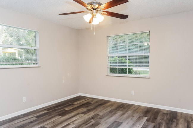 Building Photo - 6576 4th Ln