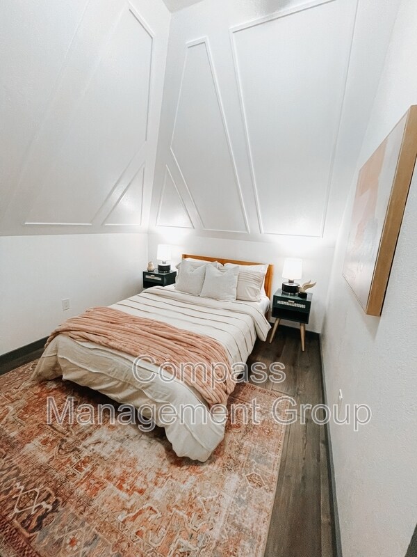 Building Photo - 813 Hall of Fame Dr