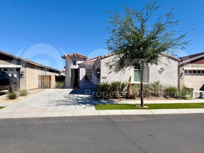 Building Photo - 2922 E Wayland Dr