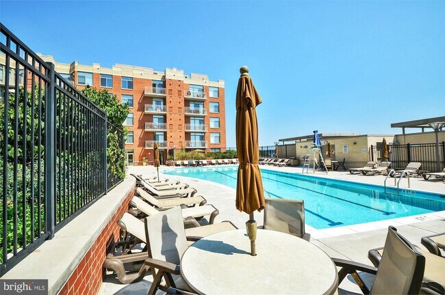 Building Photo - 3650 S Glebe Rd