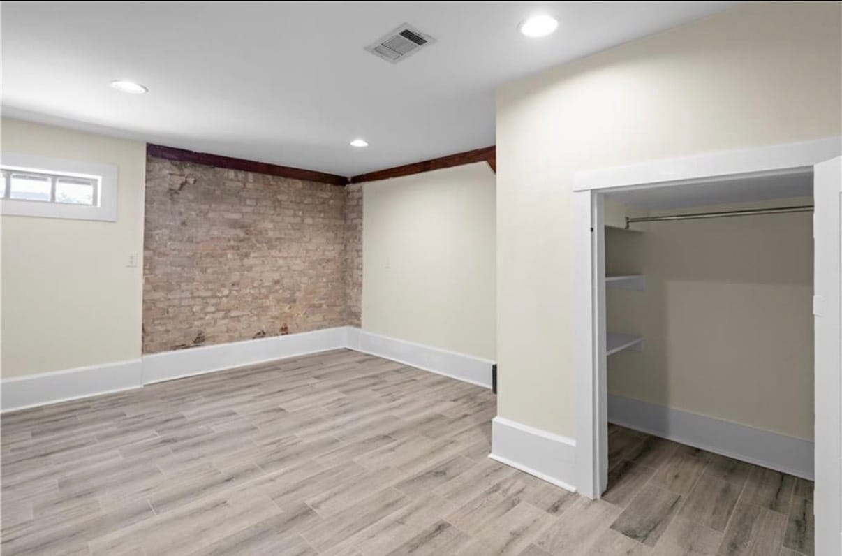 Building Photo - 5815 S Robertson St