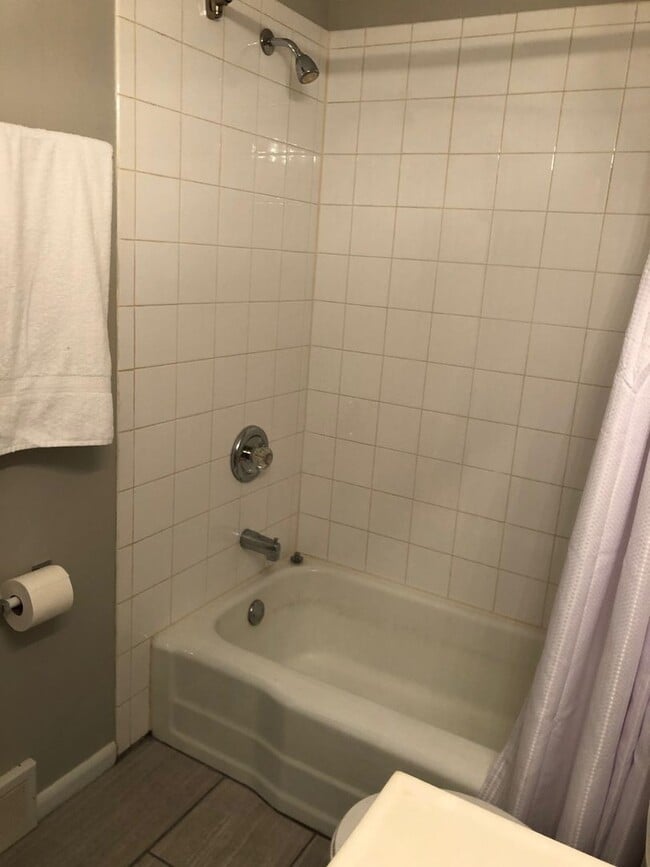 Building Photo - Charming 5 BD/3 BA down the street from Kelley and Luddy!