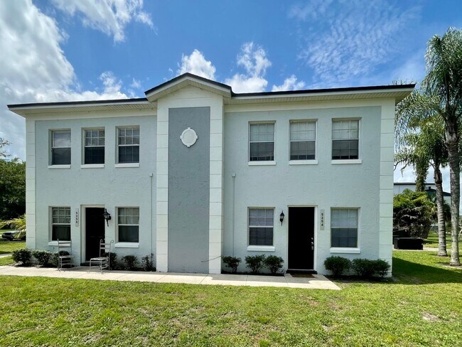 Building Photo - Updated One Bedroom, One Bath Apartment in...