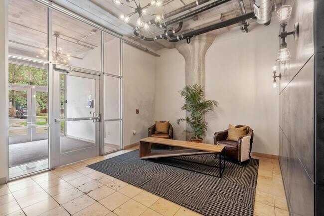 Building Photo - 748 N 3rd St