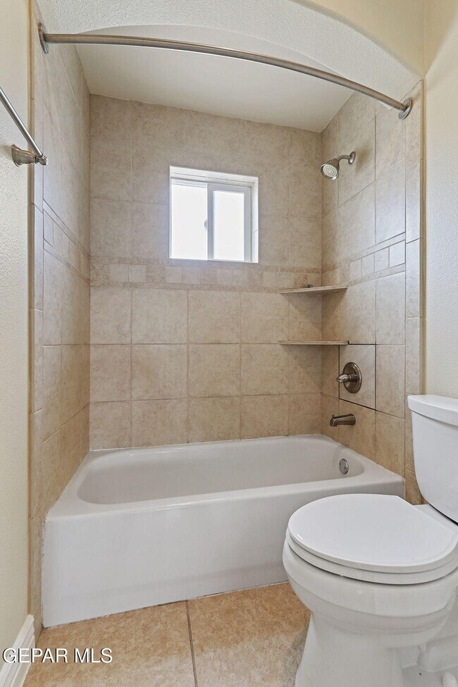 Building Photo - 6285 Wildwood Ct