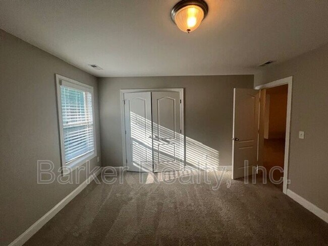 Building Photo - 324 Matilda Pl