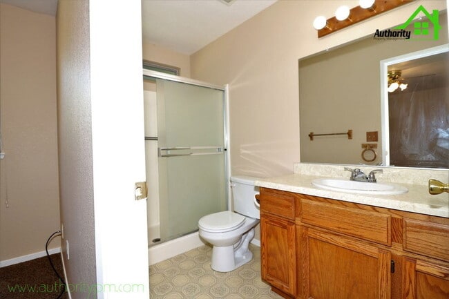 Building Photo - 2566 Capella St