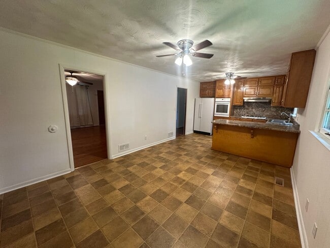 Building Photo - 729 W 38th St