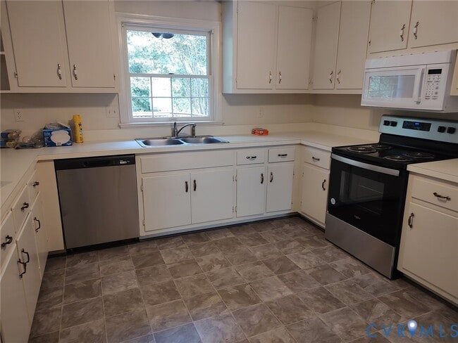 Building Photo - 9192 Blakewood Dr