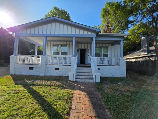 Primary Photo - 1120 Allen St