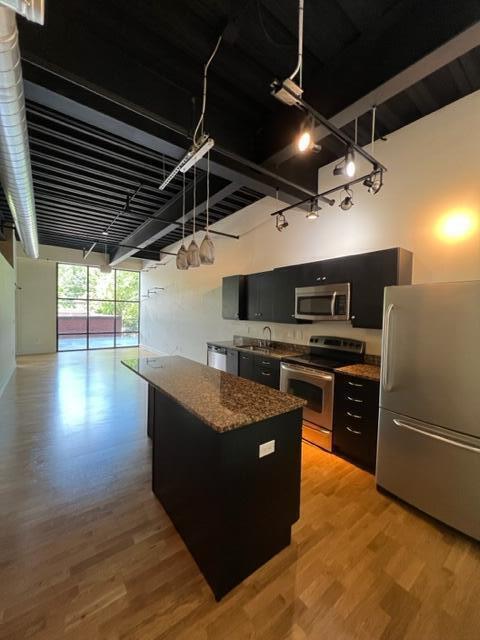 Building Photo - 350 E Short St