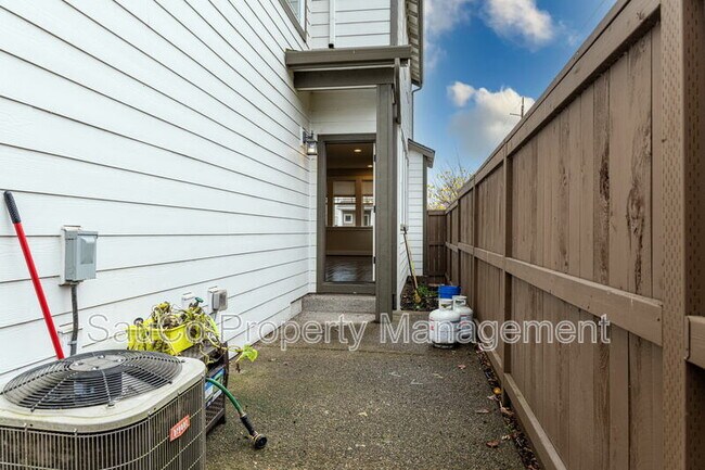 Building Photo - 10766 NW 289th Ave