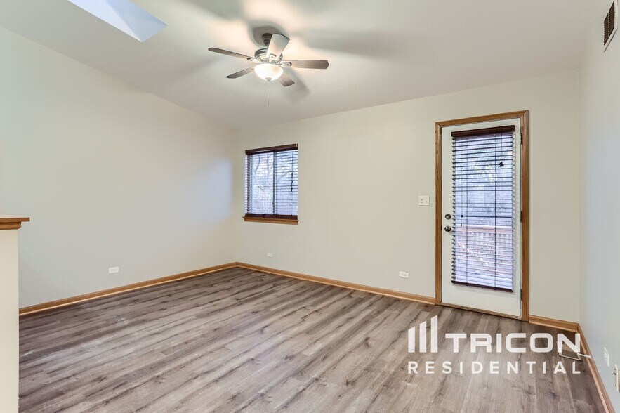 Building Photo - 924 Deer Trail Dr