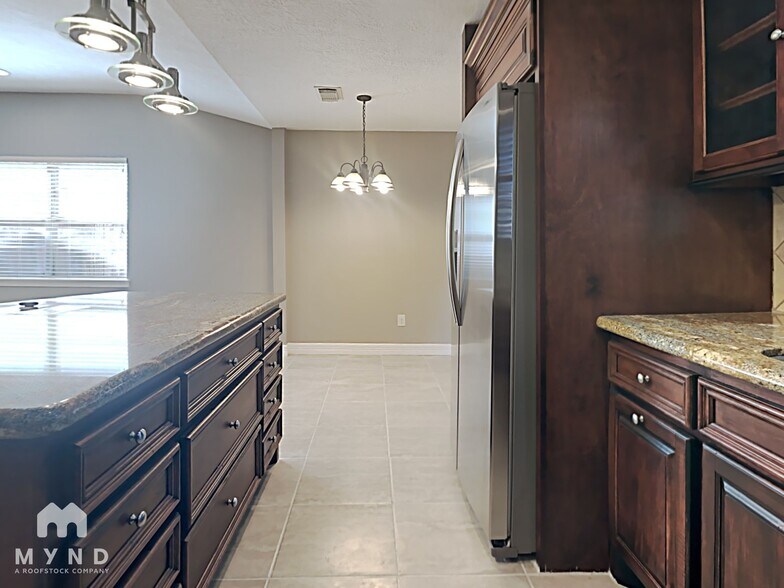 Building Photo - 3219 Glen Spring Dr