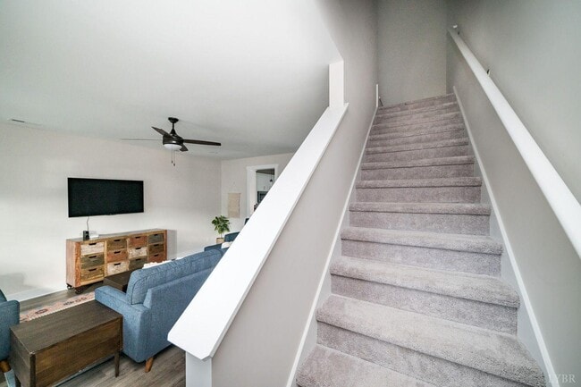 Building Photo - 16 Villa Ct