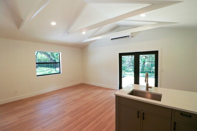Building Photo - 2101 Riverland Rd