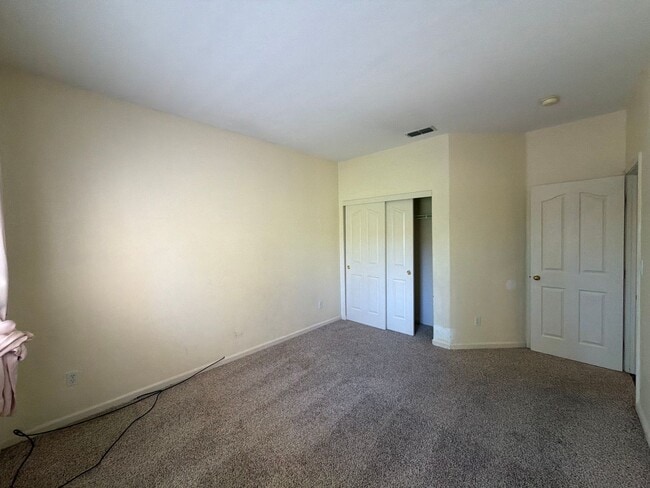 Building Photo - 709 Black Oak Way