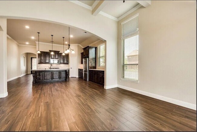 Building Photo - 2216 Grant Pk Wy