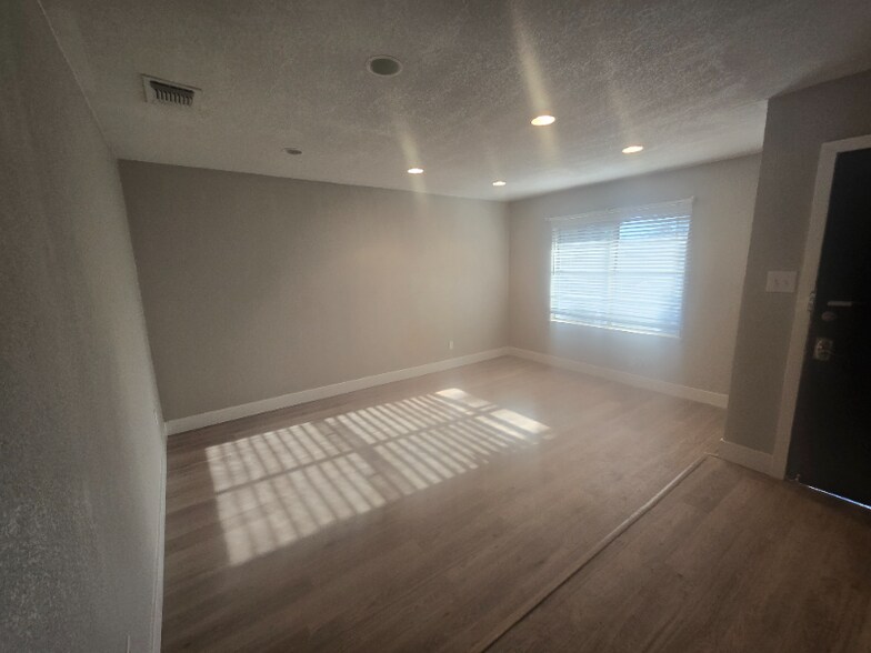 Building Photo - 4911 Belle Ellen