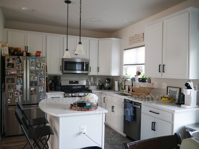 Building Photo - 2517 Drake Ln