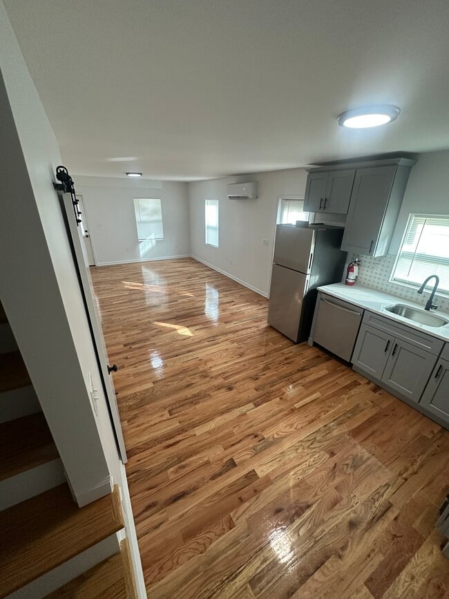 Building Photo - 15 Church St