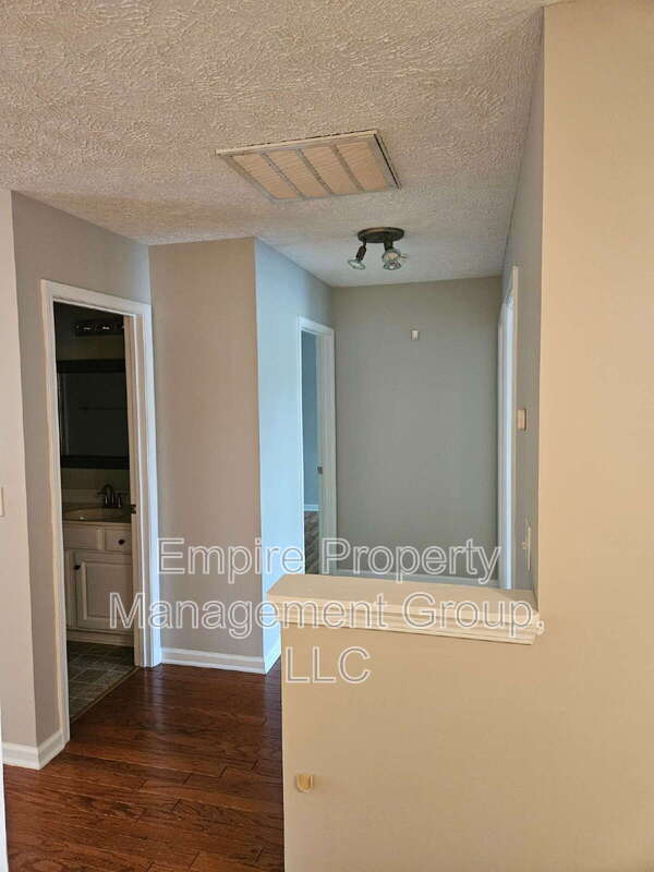 Building Photo - 202 Castlebury Dr