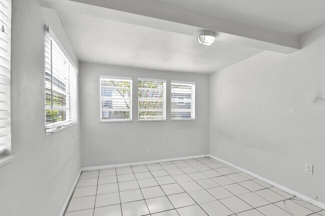Building Photo - 817 N J St