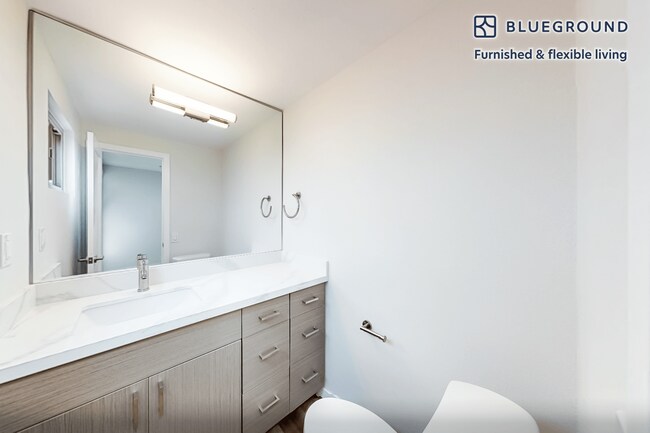 Building Photo - 2106 Manhattan Beach Blvd