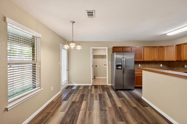 Building Photo - 10261 English Manor Dr