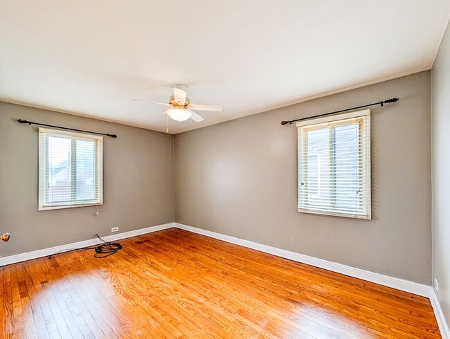 Building Photo - 631 Balmoral Ave