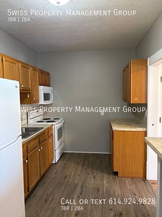 Building Photo - 804 1/2 E Main St-