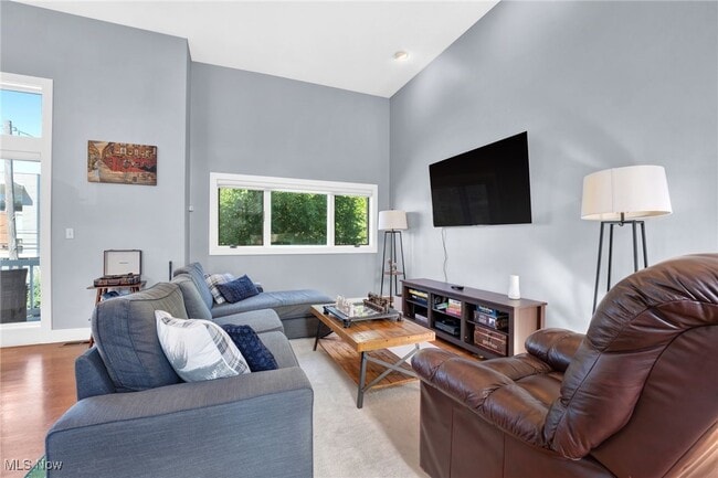 Building Photo - 2227 City View Dr