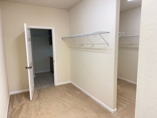 Building Photo - 1427 Wyndham Ln