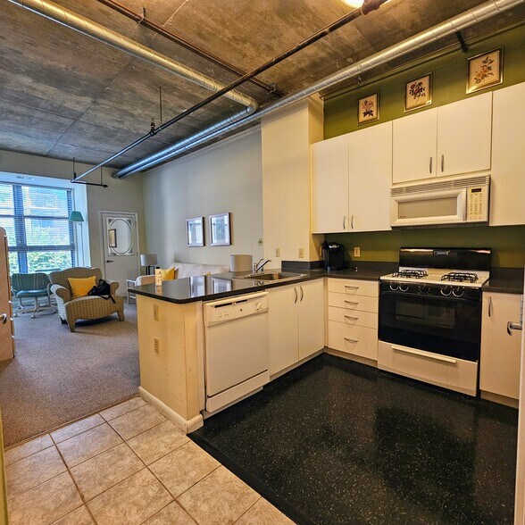 Building Photo - 1300 N St NW
