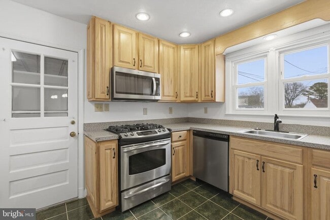 Building Photo - 9117 Smith Ave